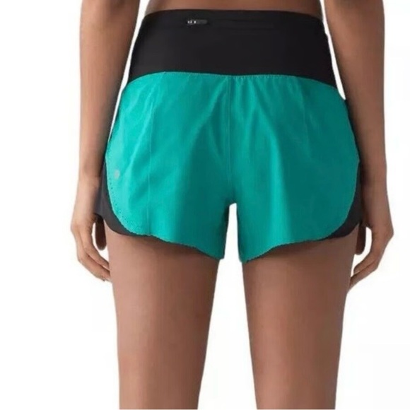 Lululemon ladies “Smooth Stride” shorts - size 8 - Picture 2 of 6